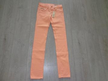 zalmkleurige dames/meisjesspijkerbroek van Diesel, maat 27   beschikbaar voor biedingen