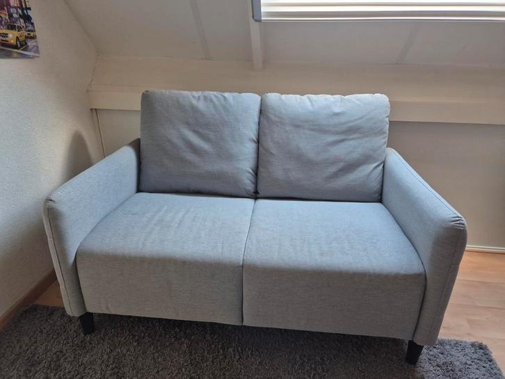 Grijze compacte 2-zitsbank van Ikea, Huis en Inrichting, Slaapkamer | Slaapbanken, Zo goed als nieuw, 140 cm, Tweepersoons, Ophalen