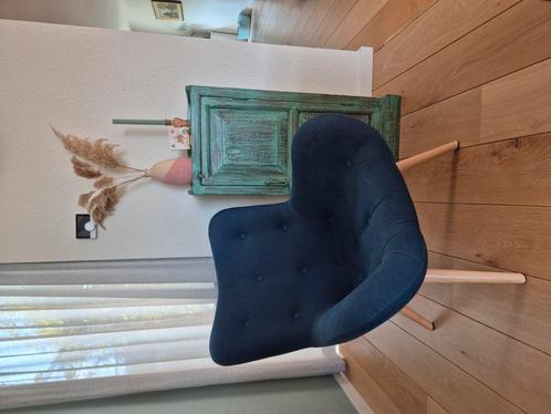 Blauwe made fauteuil / stoel, Huis en Inrichting, Fauteuils, Zo goed als nieuw, Stof, 75 tot 100 cm, 75 tot 100 cm, Ophalen of Verzenden