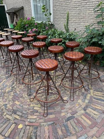 18 Industriele Barkrukken Metaal onderstel met leren zitting beschikbaar voor biedingen