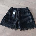 Eight Paris - short zwart met kant maat S, Kleding | Dames, Broeken en Pantalons, Kort, Zwart, Nieuw, Ophalen of Verzenden