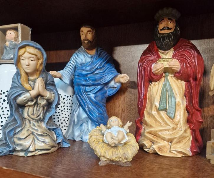 Kerstgroep met Jozef, Maria, kindje Jezus en koning, Antiek en Kunst, Antiek | Religie, Ophalen