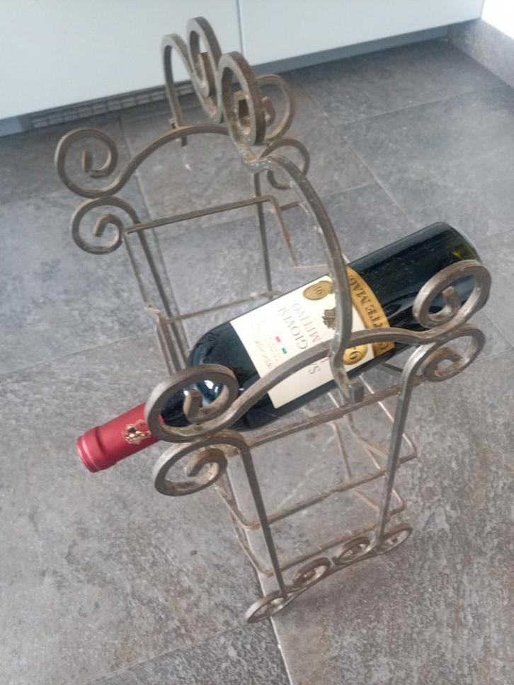 Vintage hand gesmeed wijnrek voor zes wijnflessen. Jaren 50., Huis en Inrichting, Woonaccessoires | Wijnrekken, Gebruikt, 50 tot 75 cm