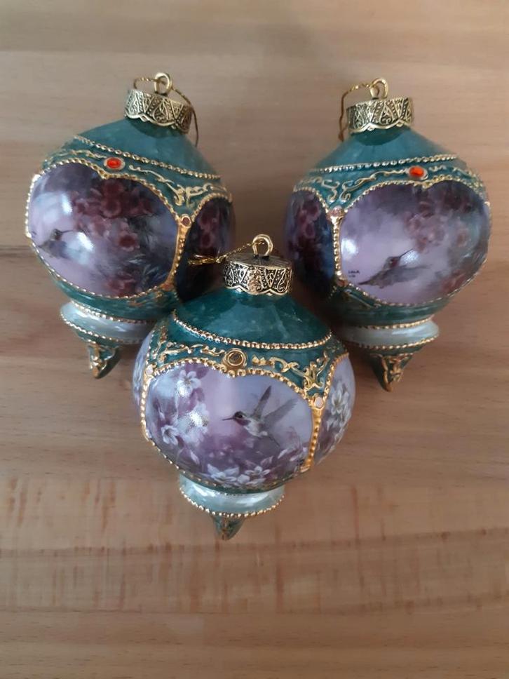 3 vintage porseleinen Kerstballen Hummingbird Bradford, Diversen, Kerst, Zo goed als nieuw, Ophalen of Verzenden