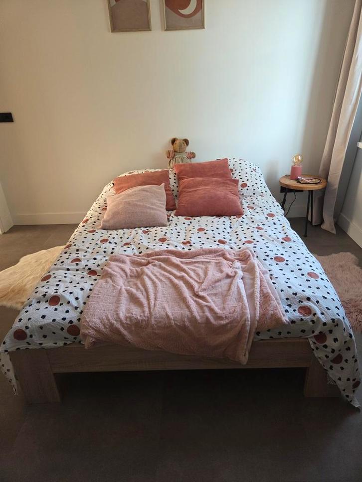 Tweepersoonsbed met lattenbodem en matras, Huis en Inrichting, Slaapkamer | Bedden, Tweepersoons, 140 cm, Hout, Wit, Ophalen