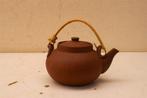 stenen/ aardewerk theepot met rieten hendel 47530, Gebruikt, Ophalen of Verzenden, Bord(en), Wedgwood