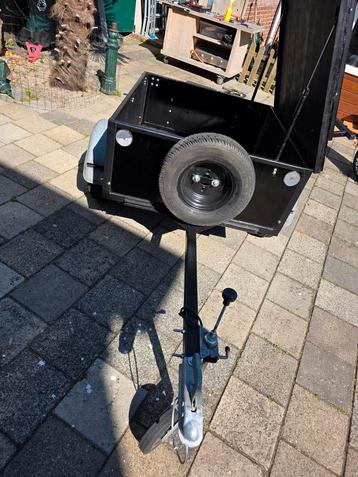 Bagagewagen nieuwe platen en in de zwarte coating gezet beschikbaar voor biedingen
