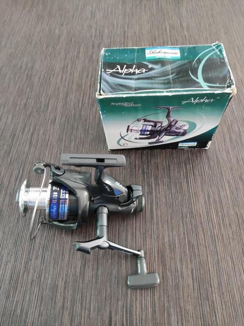 Shakespeare Alpha 2025-050 Baitrunner Molen + Doos # DEMO, Watersport en Boten, Hengelsport | Algemeen, Zo goed als nieuw, Molen