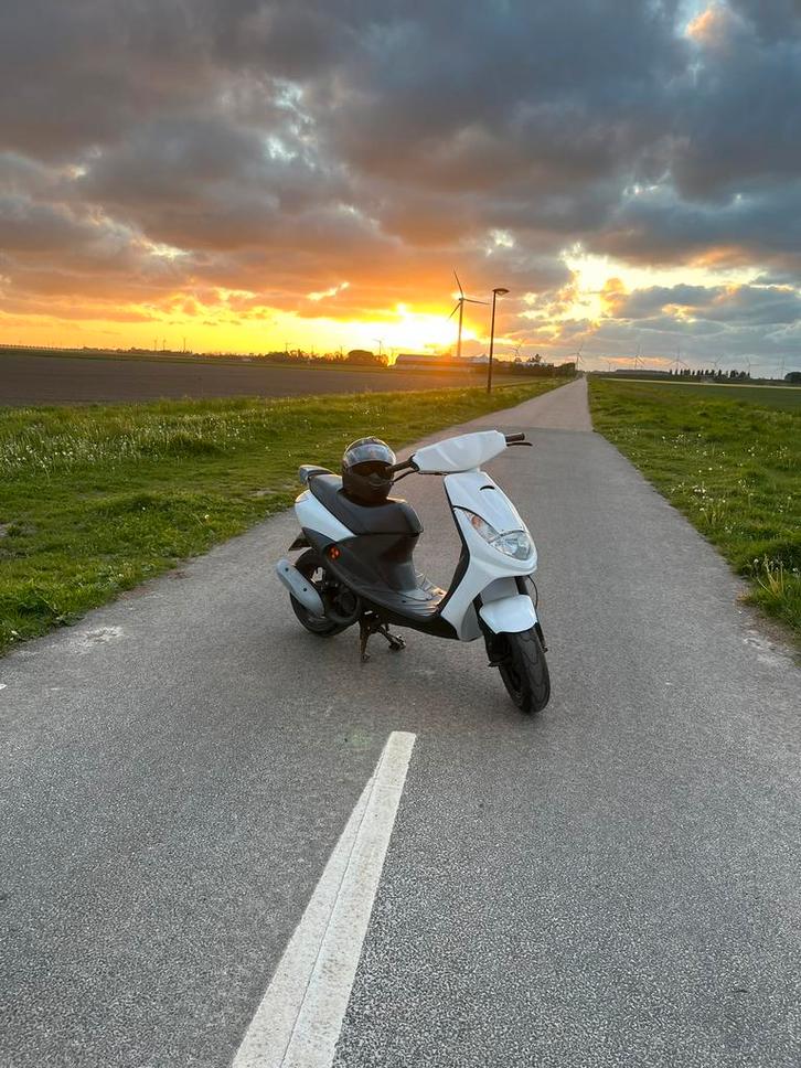 Peugeot vivacity Staat stil, Fietsen en Brommers, Scooters | Piaggio, Gebruikt, Overige modellen, Benzine, Ophalen of Verzenden