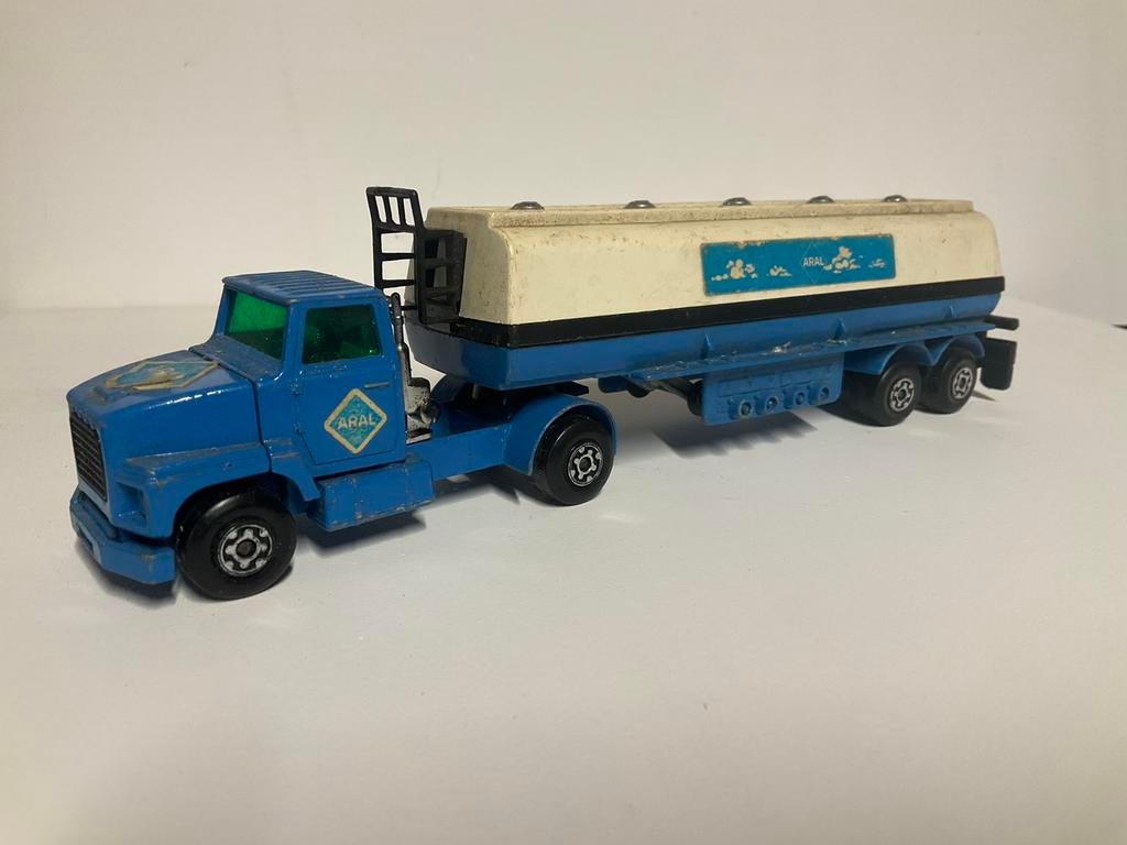 Matchbox Superkings Aral Ford LTS tanker, Ophalen of Verzenden, Gebruikt, Bus of Vrachtwagen, Matchbox