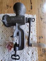 Oude verweerde gehaktmolen, Moravia, czechoslovakia, Ophalen of Verzenden