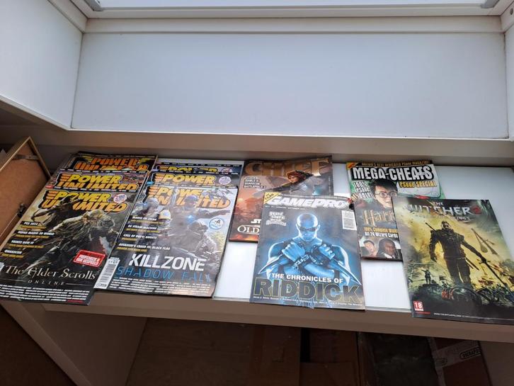 12x cheats/code boeken ps/xbox/nintendo etc, Spelcomputers en Games, Spelcomputers | Sony PlayStation 1, Zo goed als nieuw, Zonder controller