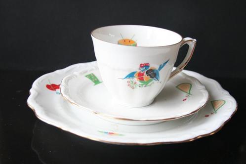 Antiek Walbrzych Kinderservies met vogel en muziekinstrument, Antiek en Kunst, Antiek | Servies los, Ophalen of Verzenden