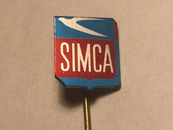 Metalen SIMCA AUTOMERK Speld (Rood/Blauw/Aluminiumkleur)., Verzamelen, Speldjes, Pins en Buttons, Zo goed als nieuw, Speldje of Pin