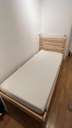 Wooden bed, mattress and bed base 90x200, Huis en Inrichting, Ophalen, 90 cm, Eenpersoons, Zo goed als nieuw