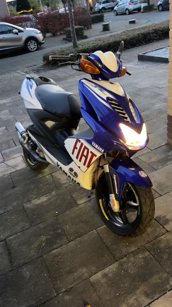 Yamaha aerox (rossi editie), Fietsen en Brommers, Scooters | Yamaha, Zo goed als nieuw, Aerox, Maximaal 45 km/u, Tweetakt, Ophalen