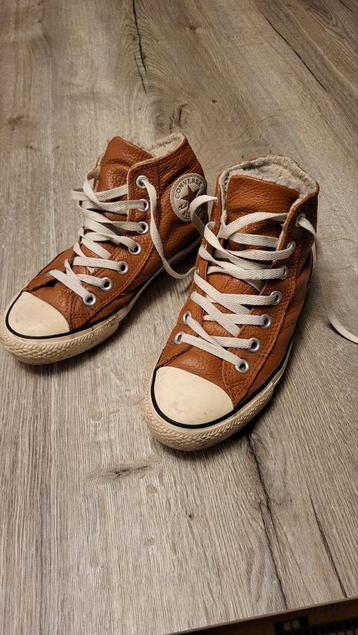 CONVERSE ALLSTARS leer. Nepbont gevoerd. Maat 39. Cognac  beschikbaar voor biedingen