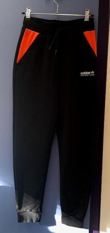 Adidas zwarte joggingbroek / huisbroek + rood 152 nr 40906 beschikbaar voor biedingen