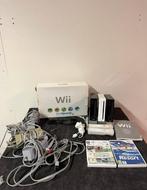 Veel Wii Producten, Ophalen of Verzenden, Zo goed als nieuw, Met 2 controllers