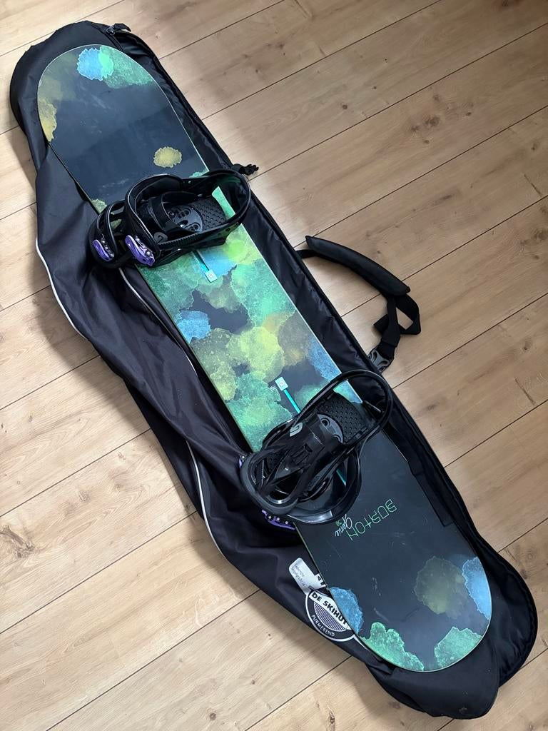 Burton Snowboard 147cm met bindingen en hoes, Sport en Fitness, Snowboarden, Ophalen, Gebruikt, Board