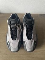 ADIDAS YEEZY BOOST 700 MNVN MAAT 45 1/3, Ophalen of Verzenden, Nieuw, Overige kleuren, Yeezy