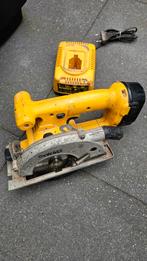 DEWALT CIRKELZAAG MET ACCU EN LADER en KOFFER, Ophalen, Gebruikt, Cirkelzaag, 30 tot 70 mm