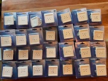 Jung partij CD500 telefoonstopcontacten (nieuw) beschikbaar voor biedingen
