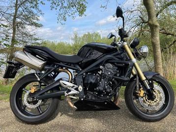 TRIUMPH STREET TRIPLE 675 (bj 2008)