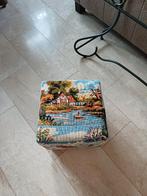 Poef met diverse borduurwerken, 45/45cm., Minder dan 50 cm, Vierkant, Nieuw, Minder dan 50 cm