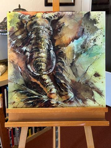 Kunst: 'Aanstormende olifant', kleurrijk en dynamisch beschikbaar voor biedingen