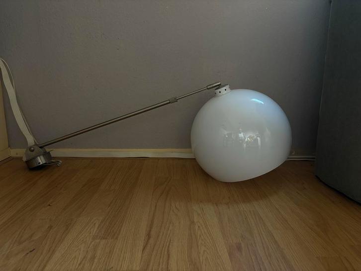 Witte Bollamp met Verstelbare Stang, Huis en Inrichting, Lampen | Vloerlampen, Gebruikt, Minder dan 100 cm, Kunststof, Ophalen