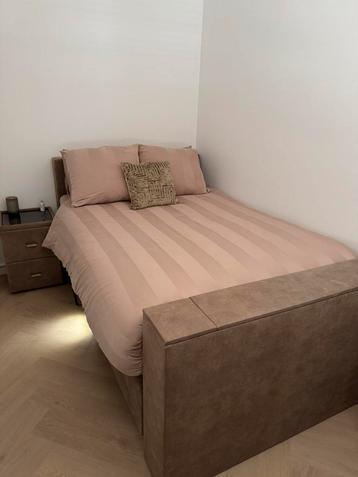 Boxspring electrisch met tv lift beschikbaar voor biedingen