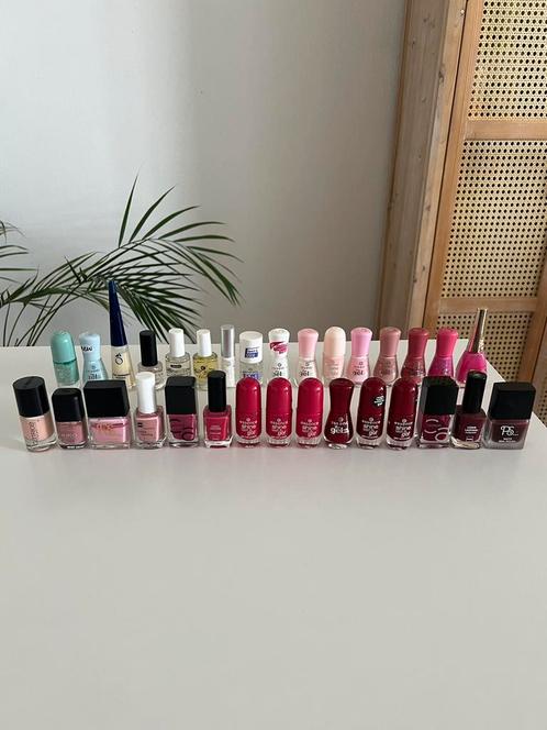 Set van 31 nagellakjes – Verschillende kleuren en merken, Sieraden, Tassen en Uiterlijk, Uiterlijk | Cosmetica en Make-up, Handen en Nagels