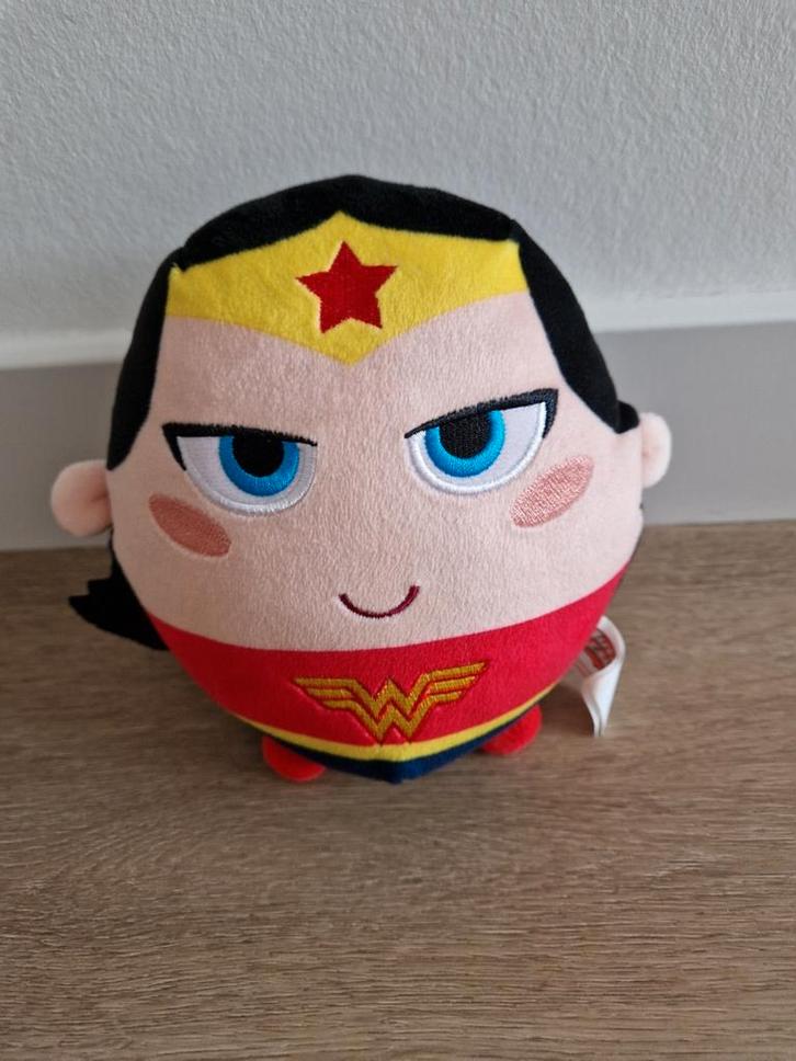 Knuffel Justice League Wonder Woman rood held K8928, Kinderen en Baby's, Speelgoed | Knuffels en Pluche, Zo goed als nieuw, Overige typen