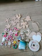 Kerst knutsel spullen, 9 Kerst hangers, sier knopen, lint ea, Ophalen of Verzenden, Zo goed als nieuw, Materiaal