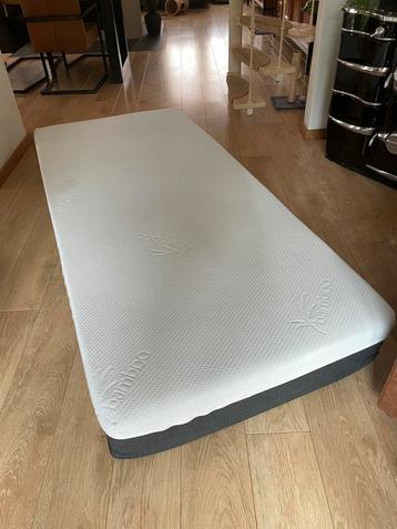 2 bijna nieuwe Anna matrassen 210 x 90 beschikbaar voor biedingen