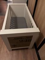 Stoere Babykamer: Ledikant & Commode, Kinderen en Baby's, Ophalen, 70 tot 85 cm, Zo goed als nieuw, Lattenbodem