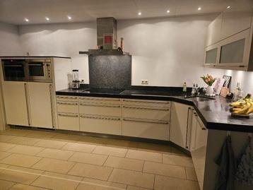 Complete keuken met apparatuur beschikbaar voor biedingen
