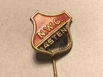 Metalen N.W.C. ASTEN VOETBALCLUB Speld (Oranje/Zwart)., Verzenden, Zo goed als nieuw, Sport, Speldje of Pin