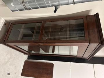 Antieke glazen vitrinekast met 4 planken 100x50x190 beschikbaar voor biedingen