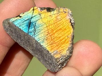 Labradoriet half gepolijst mineralen B8 beschikbaar voor biedingen