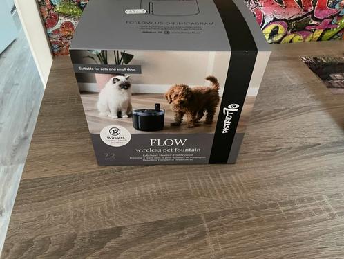 District 70 FLOW - Draadloos Drinkfontein - Zwart, Dieren en Toebehoren, Katten-accessoires, Zo goed als nieuw, Ophalen of Verzenden
