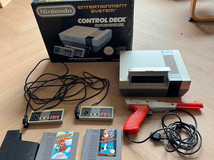 Nintendo NES Compleet met Doos, Games & Zapper, Spelcomputers en Games, Spelcomputers | Nintendo NES, Gebruikt, Met 2 controllers