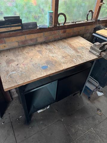 werkbank met bankschroef - 115cm breed beschikbaar voor biedingen