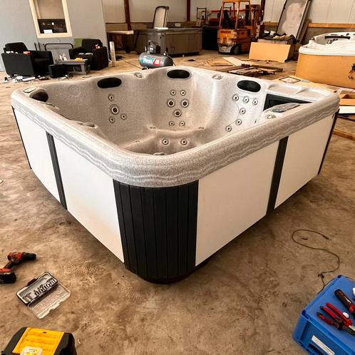 6 persoons spa zelf ophalen, Tuin en Terras, Bubbelbaden en Hottubs, Zo goed als nieuw, Vast, Afdekzeil, Filter, Pomp, Ophalen