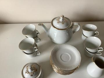Thee servies beschikbaar voor biedingen
