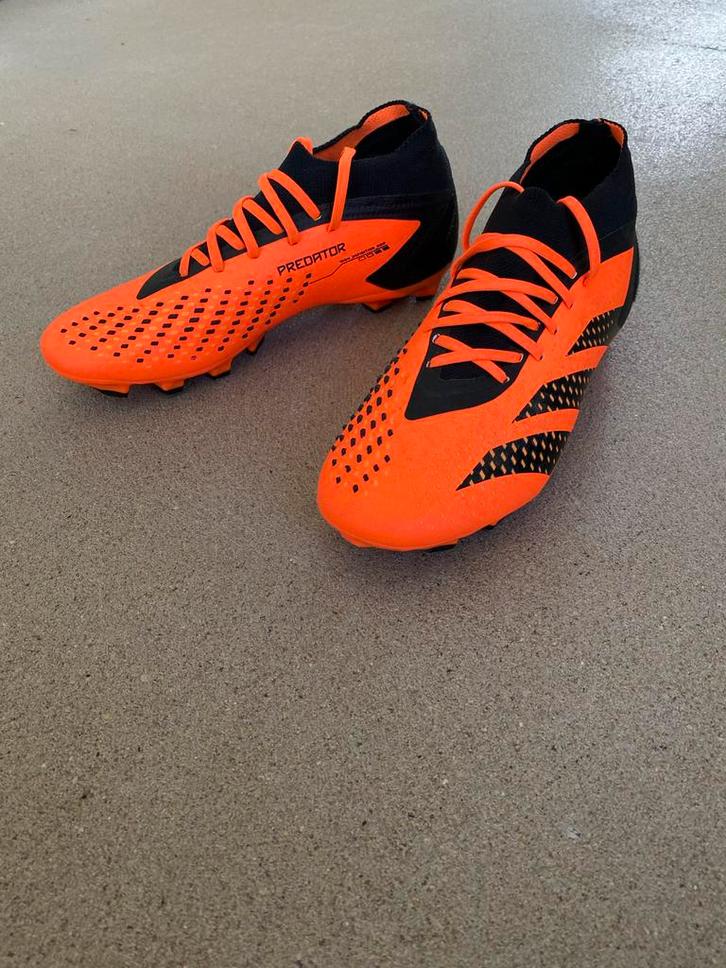 ADIDAS Predator Accuracy 2 MG/AG voetbalschoen maat 40 2/3, Sport en Fitness, Voetbal, Zo goed als nieuw, Ophalen of Verzenden