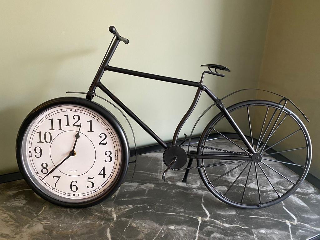Stijlvolle Fiets Klok, Huis en Inrichting, Woonaccessoires | Klokken, Ophalen of Verzenden, Zo goed als nieuw, Analoog, Wekker of Tafelklok