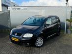 Volkswagen Touran 2.0-16V FSI Highline - Airco - Cruise - AP, Auto's, Volkswagen, Voorwielaandrijving, Gebruikt, Zwart, 4 cilinders