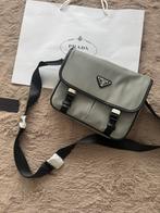 Prada tas, Sieraden, Tassen en Uiterlijk, Tassen | Schoudertassen, Ophalen of Verzenden, Zo goed als nieuw, Zwart